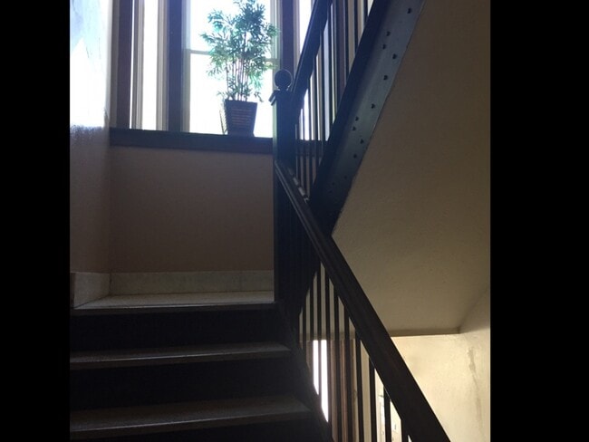 Photo - 1141 Bellevue Ave Unit D