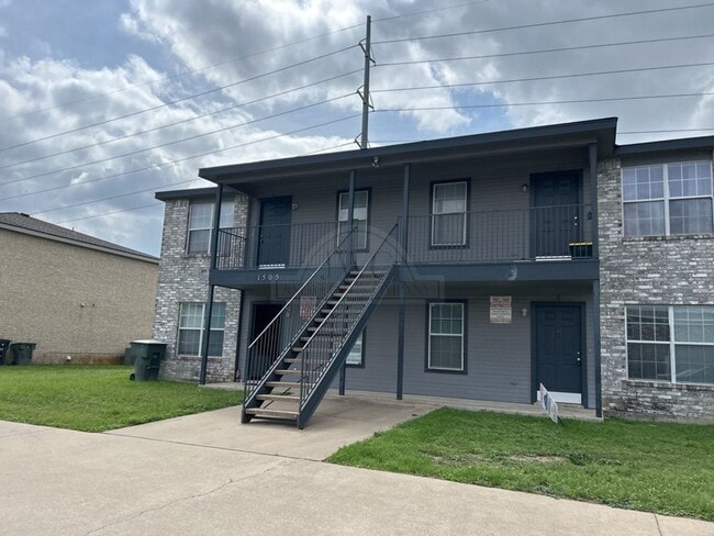 Building Photo - 1505 Dugger Cir Unit 1505 Dugger Cr  B