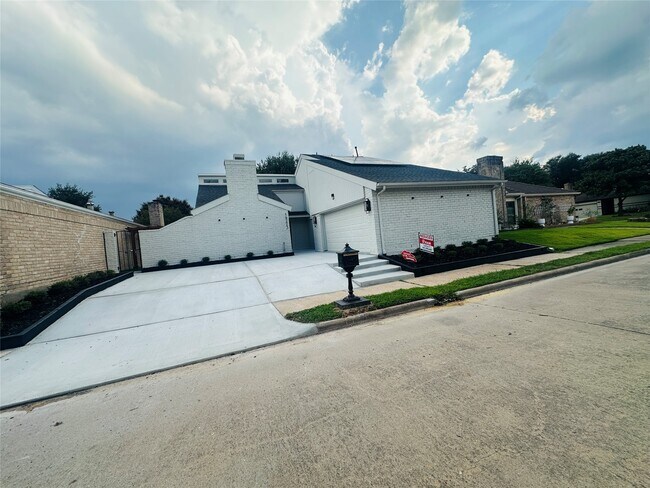 Photo - 14223 Stokesmount Dr