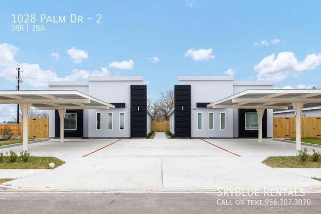 Building Photo - 1028 Palm Dr Unit 2