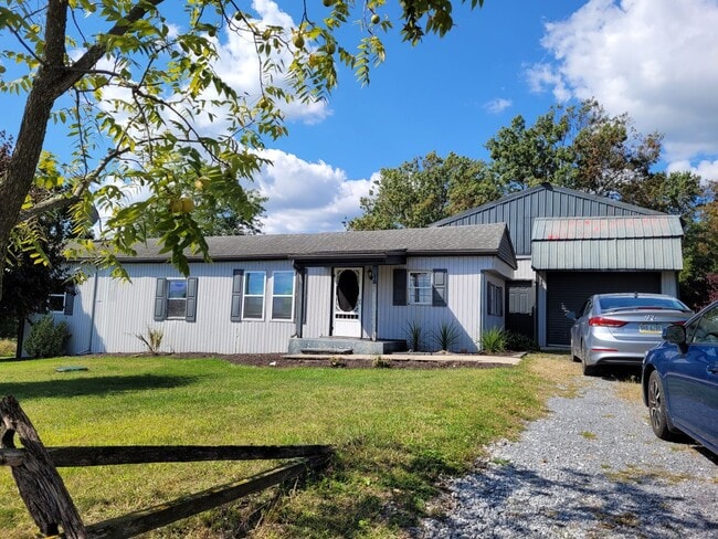 Building Photo - 2 BR/1 Bath Mobile Home - $900/mo - Availa...