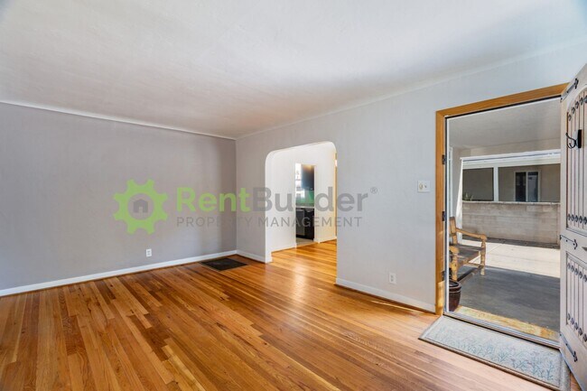 816 Loma Vista Dr NE