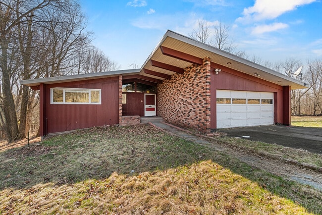 Photo - 100 Leonard Rd