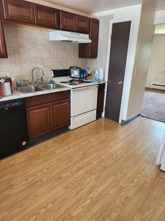 Photo - 793 E High St