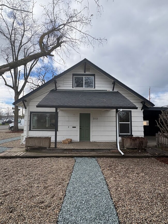 Building Photo - 315 N 1st St Unit 313 N 1st St