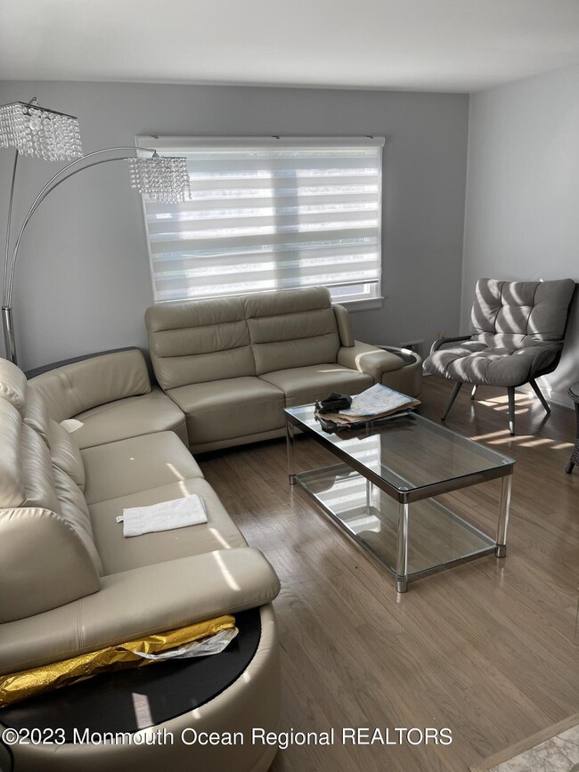 8 Dwight Dr