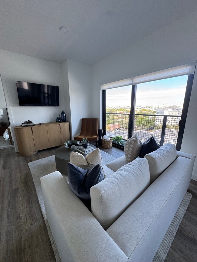 Building Photo - 676 NW 2nd St Unit 1122