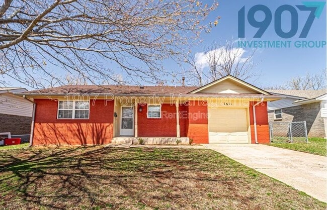 Building Photo - 1611 Pinewood Dr