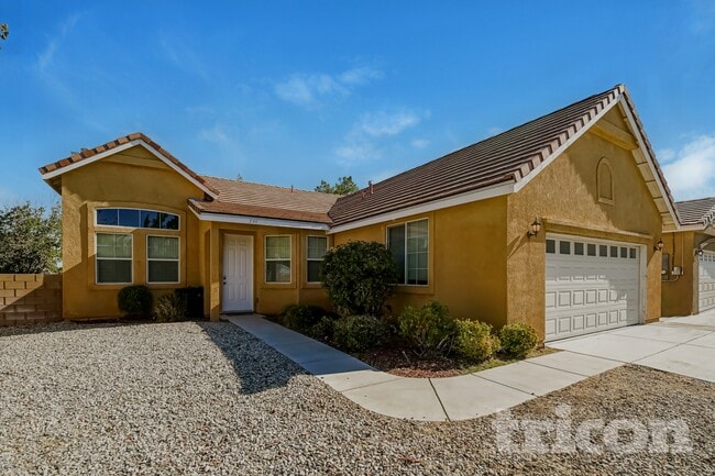 Building Photo - 733 Pino Ave