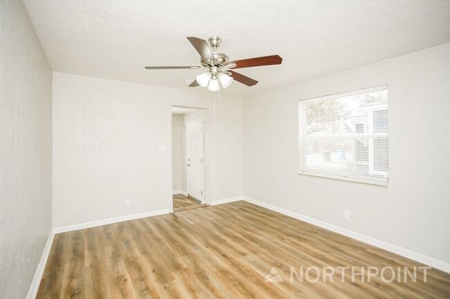 Photo - 2040 Union St S