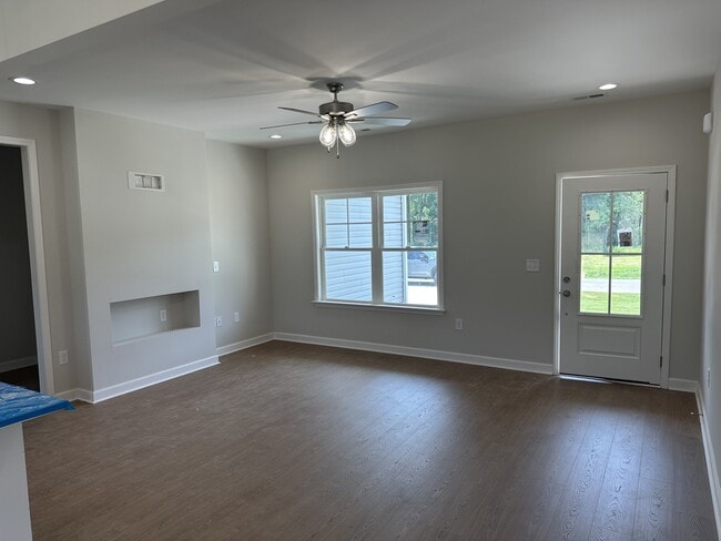 Photo - 411 Creeks Edge Dr
