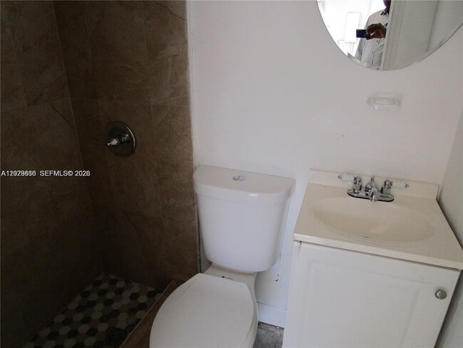 Photo - 115 NE 192nd St Unidad 1