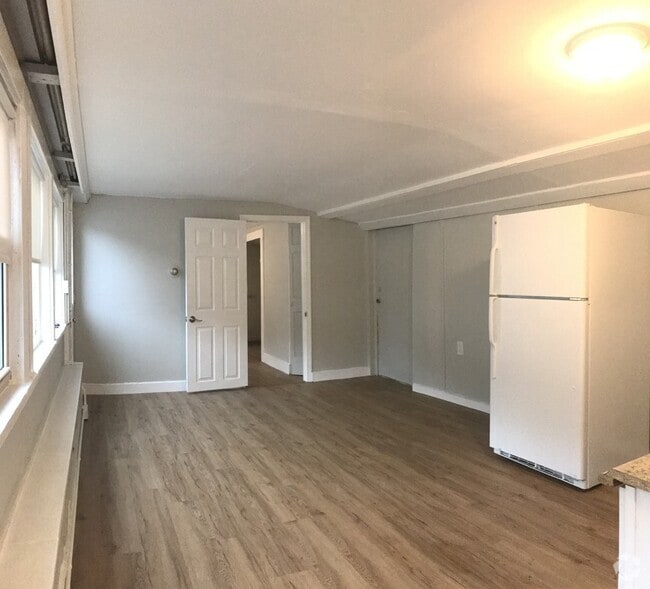 Building Photo - 10 Oxford Ave Unit B Rental