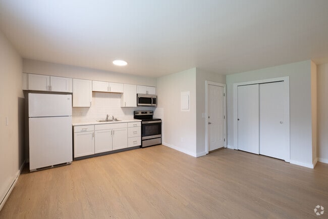 2BR, 1BA - 800SF - Kitchen