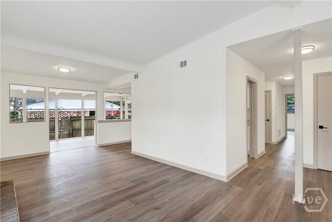 Photo - 1317 Halcyon Dr