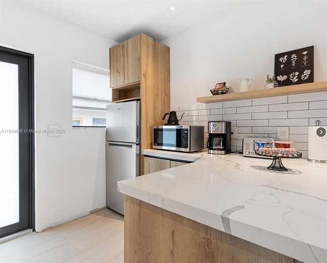 Photo - 740 SW 9th St Unit 2