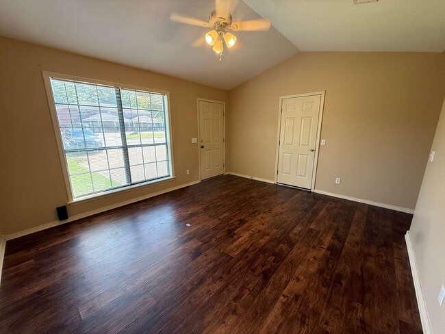 Photo - 2618 W C St