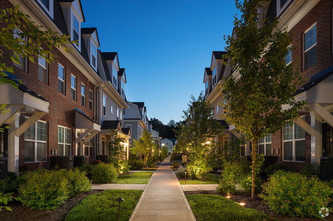 Building Photo - Estling Village Rental