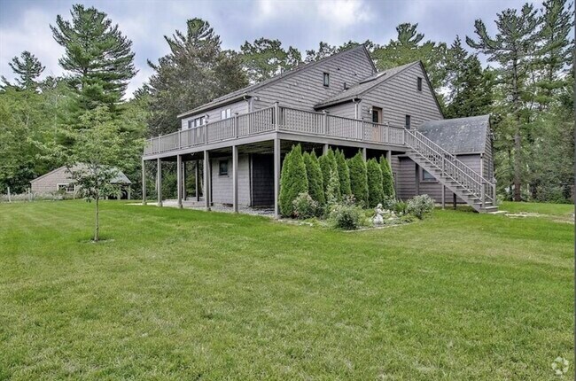 Building Photo - 72 Long Hill Rd Rental