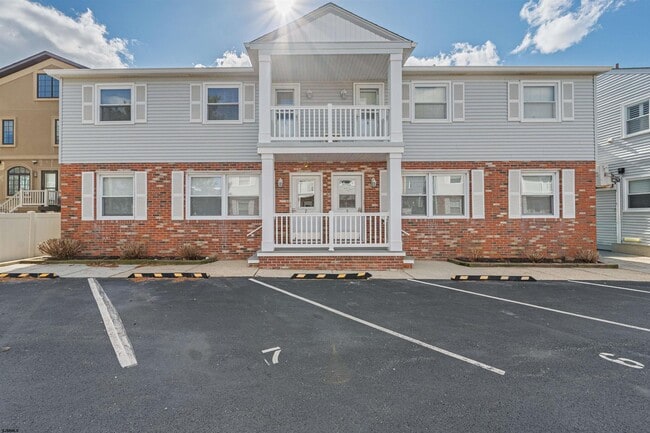 Building Photo - 9506 Ventnor Ave Unit 7