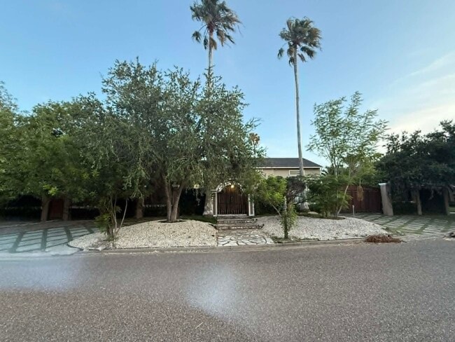 Building Photo - 3110 Jacaranda Dr