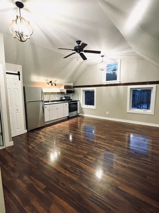 Photo - 20 N Main St