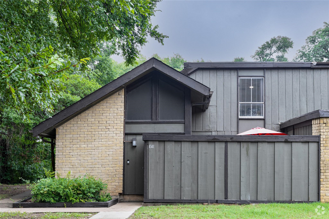 Building Photo - Beautiful condo in Oak Cliff