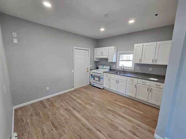Photo - 206 Lawrence St