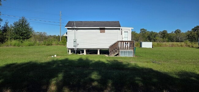 Building Photo - Tiny home with large yard