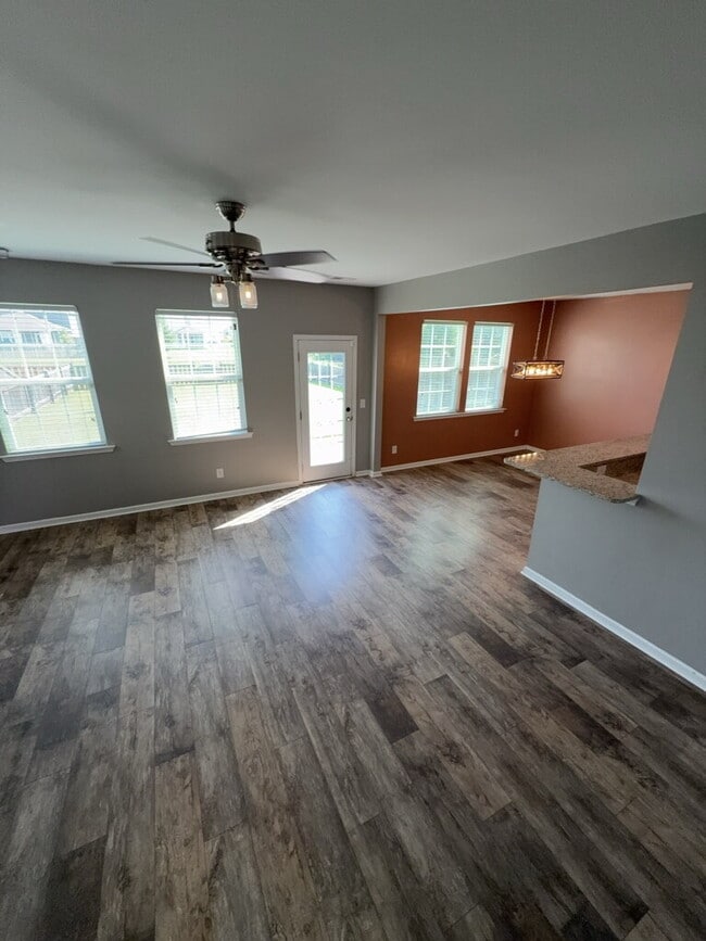 838 Redbud Ln