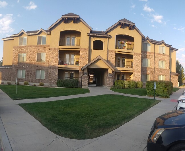 Building Photo - 1045 S 1700 W Rental