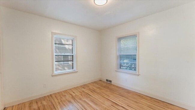 Photo - 828 15th St SW House