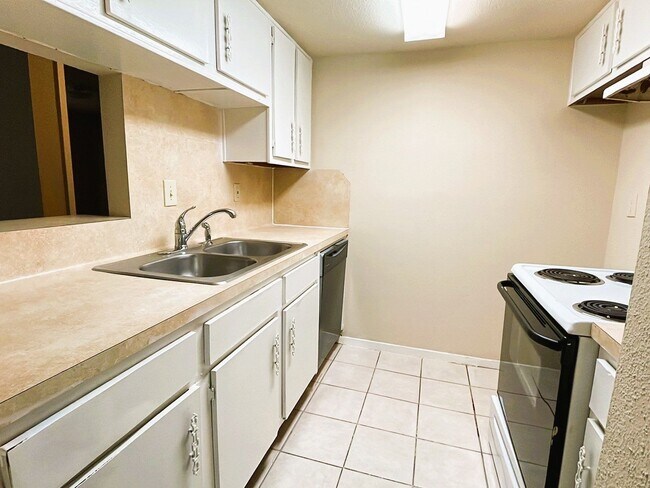 Photo - 7200 Clarewood Dr