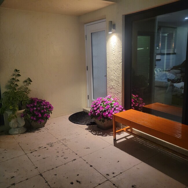 Photo - 825 Center St