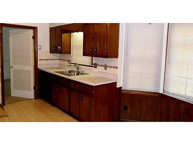 Photo - Newly Renovated Stunning House for Rent 4 ...