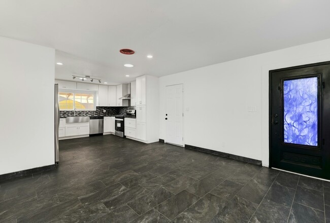 Photo - 1615 Halo St