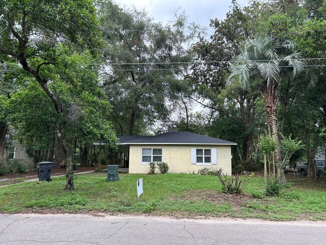 Cottage Home in Seminole Manor - Cottage Home in Seminole Manor