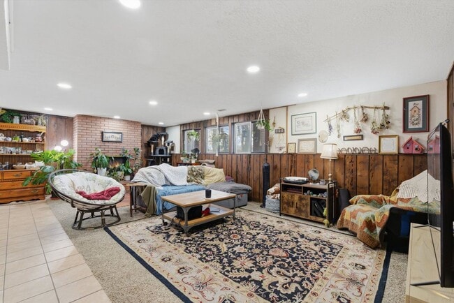 Building Photo - 4050 Taylor Ave Unit B