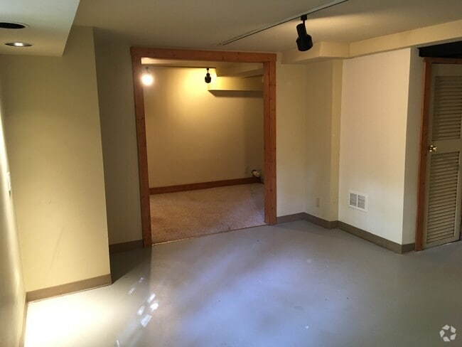 Building Photo - 8411 Abbott Ln Rental