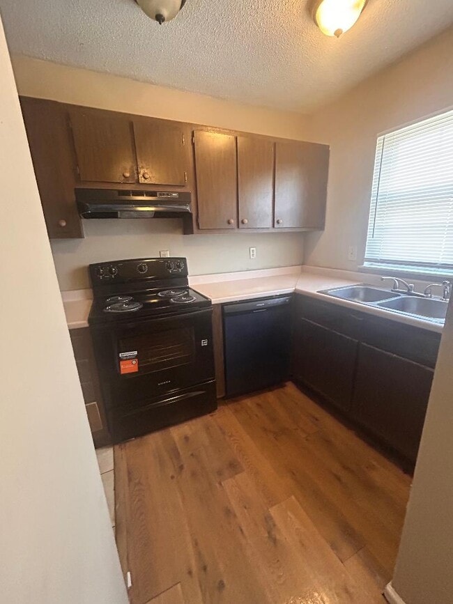 3009 Fairview Dr