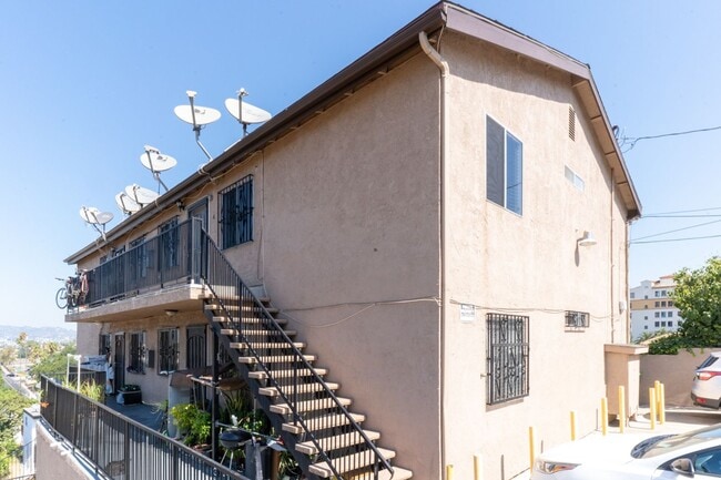 Building Photo - 450 N Coronado St Unit 450 N Coronado Ter #4