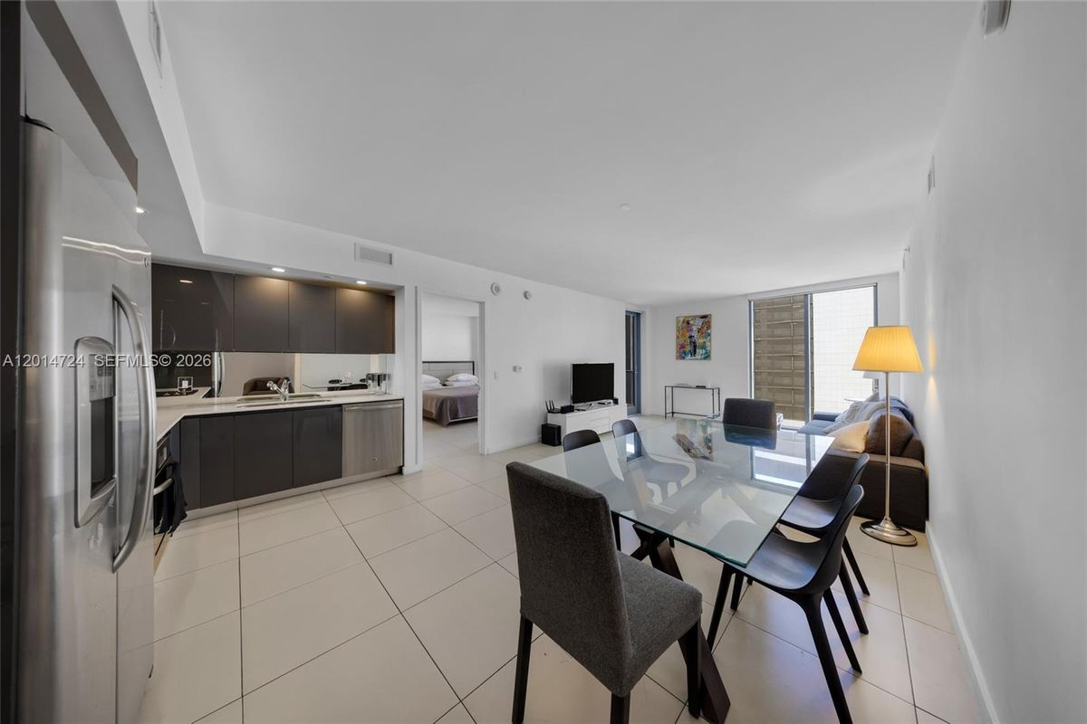 Photo - 31 SE 6th St Unit 907