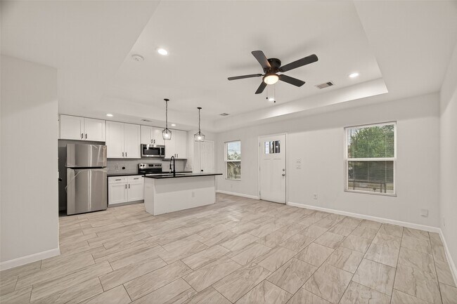 Photo - 4302 Hirsch Rd