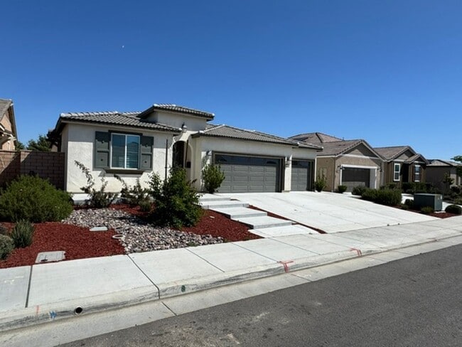 Building Photo - Beautiful Home awaits for you!