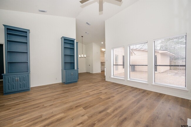 Photo - 5819 Hollytree Dr