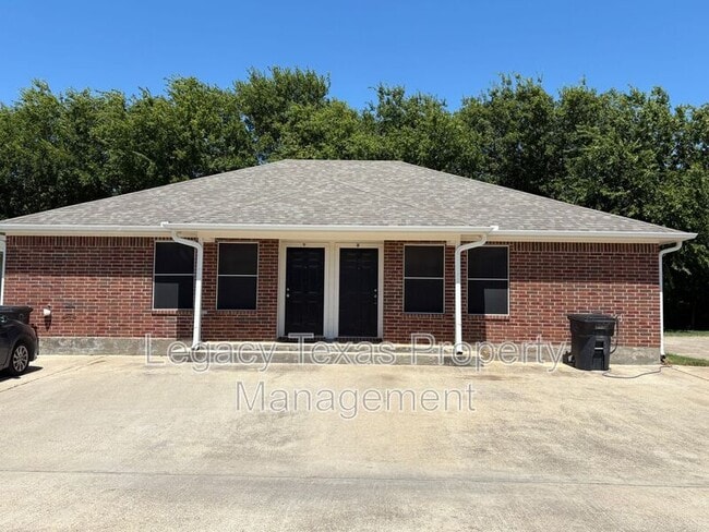 Building Photo - 641 Woodard Ave Rental