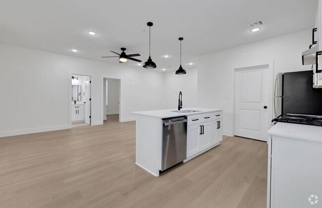 Building Photo - 2619 Delafield St Unit 102 Rental