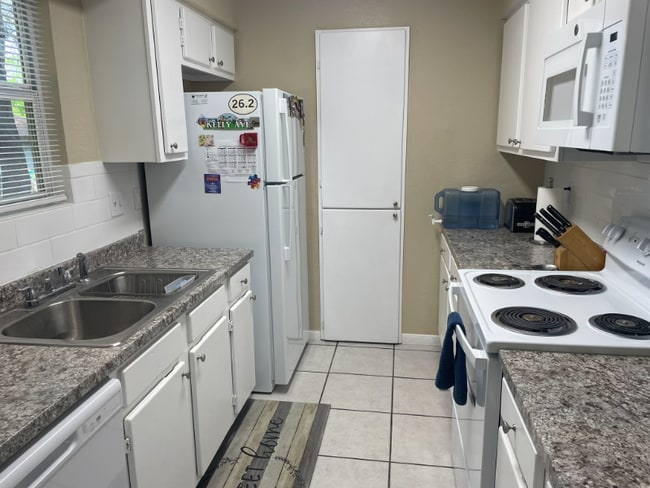 Photo - 114 Hughson Ct