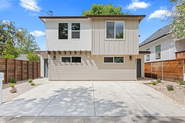 Building Photo - 3019 8th Ave Unit A Rental