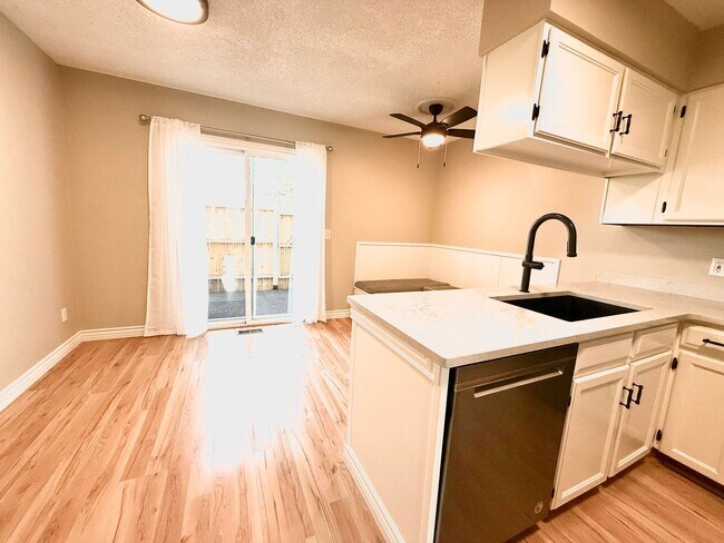 Photo - Updated 2 bed/2.5 bath townhome in Bear Creek